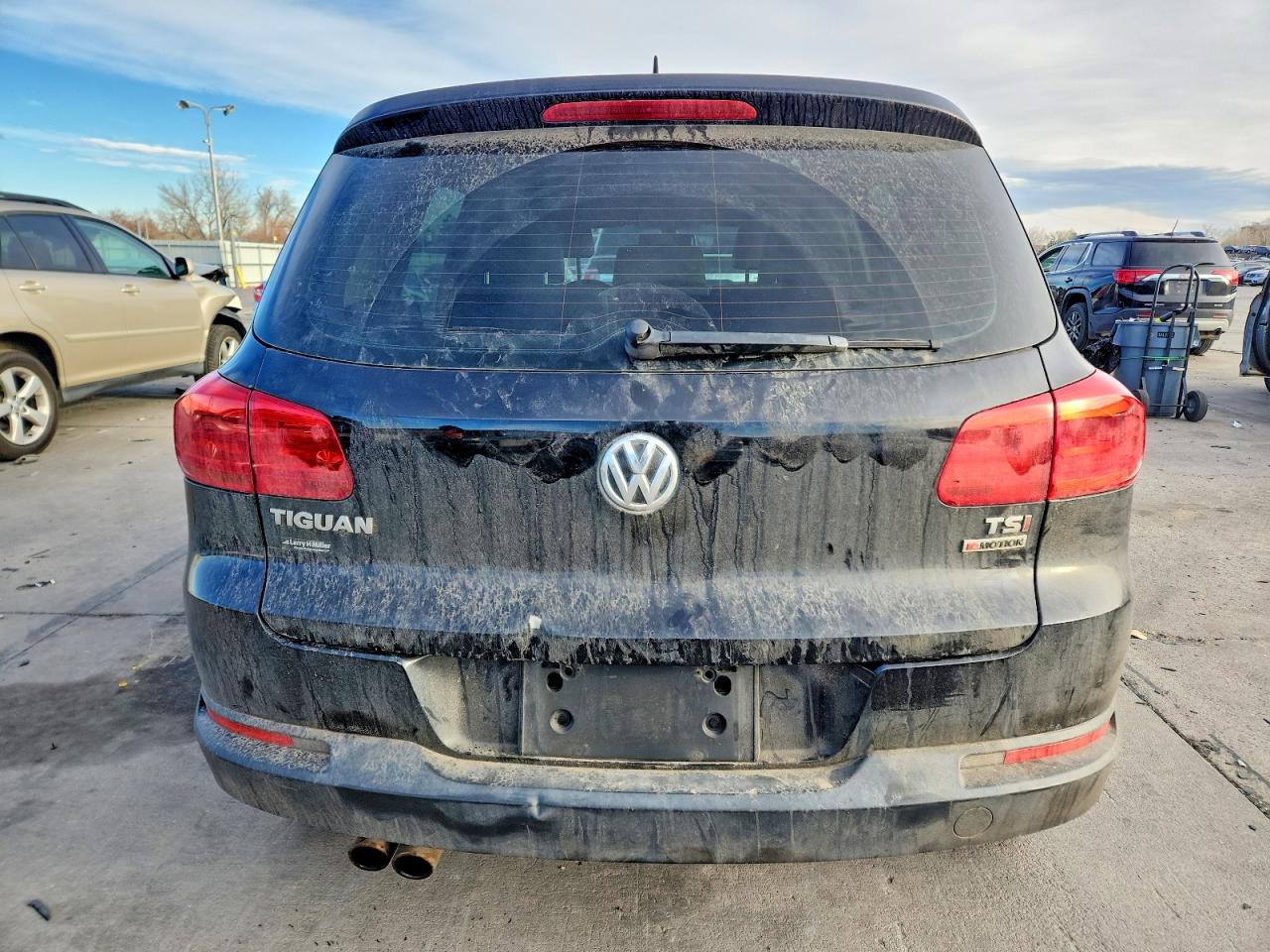 2016 VOLKSWAGEN TIGUAN S photo 11