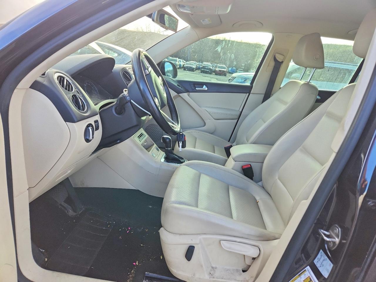 2016 VOLKSWAGEN TIGUAN S photo 13