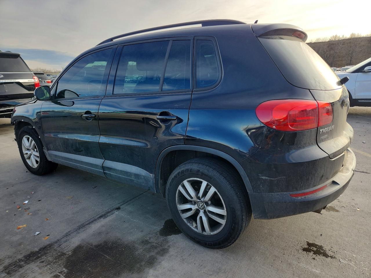 2016 VOLKSWAGEN TIGUAN S photo 3