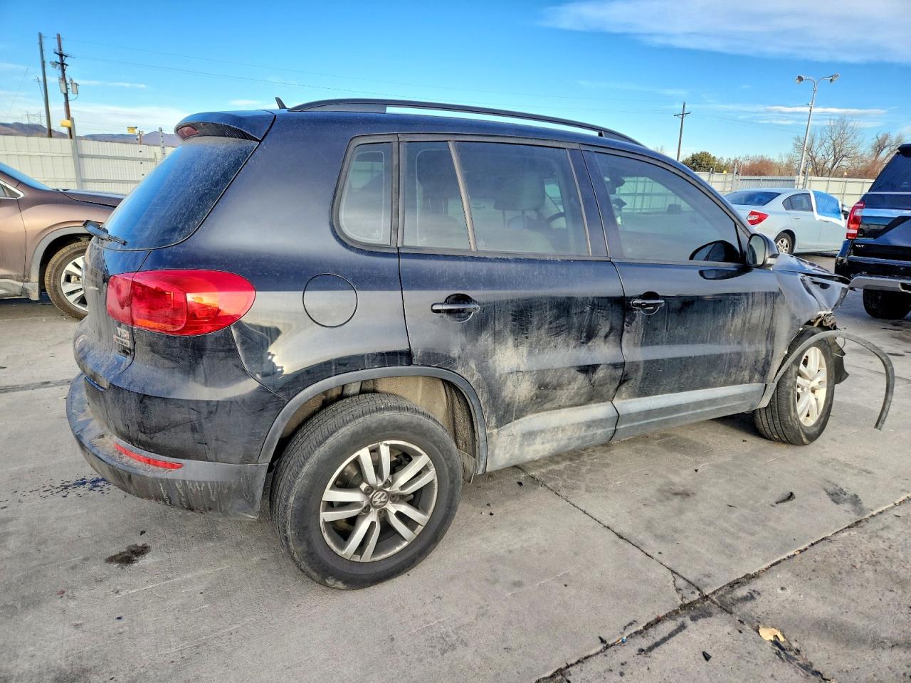 2016 VOLKSWAGEN TIGUAN S photo 5