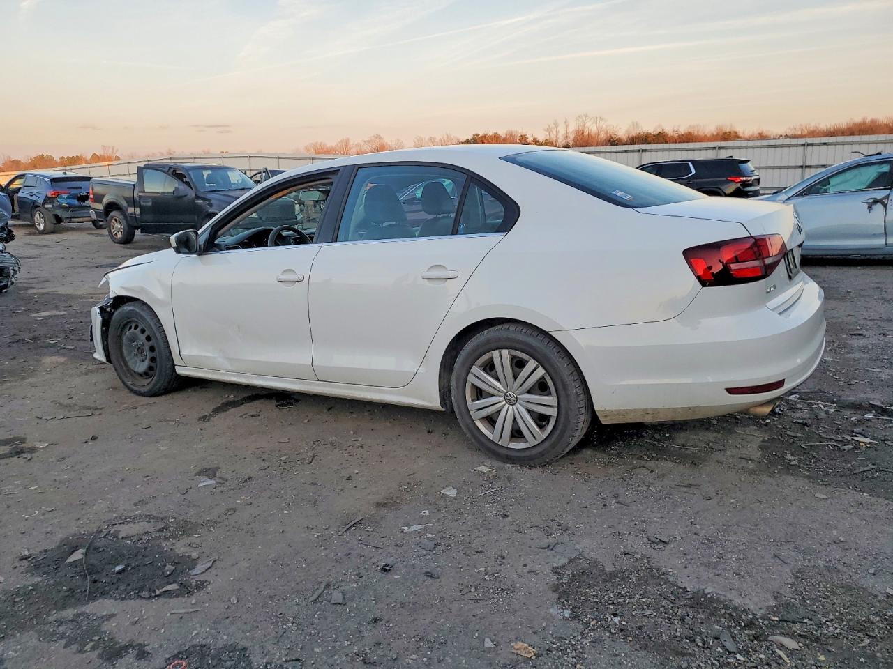 2017 VOLKSWAGEN JETTA S photo 2