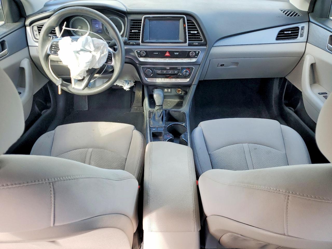 2018 HYUNDAI SONATA SE photo 8