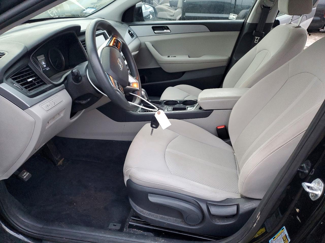 2018 HYUNDAI SONATA SE photo 19