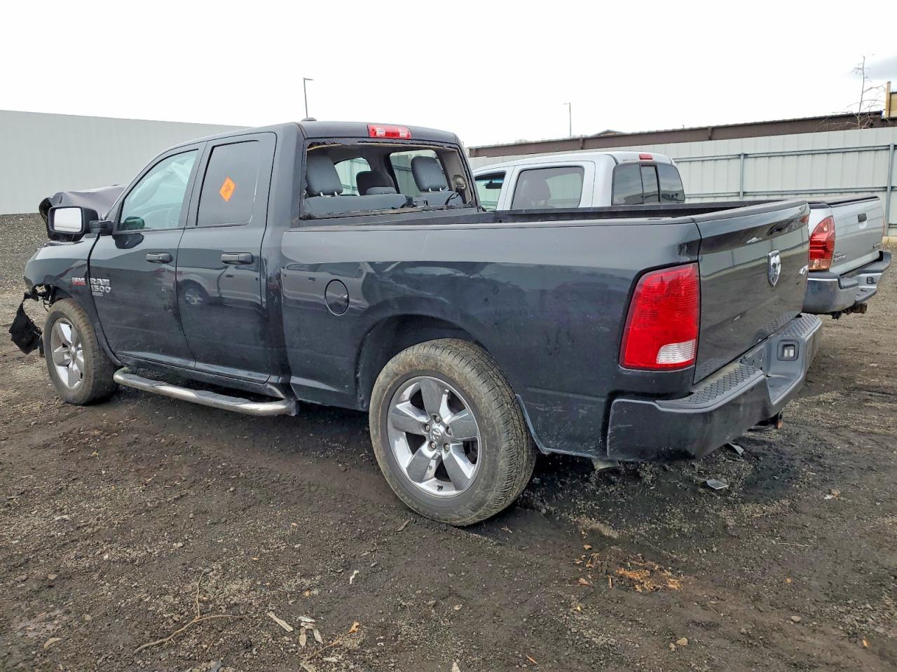 2019 RAM 1500 CLASSIC TRADESMAN photo 3