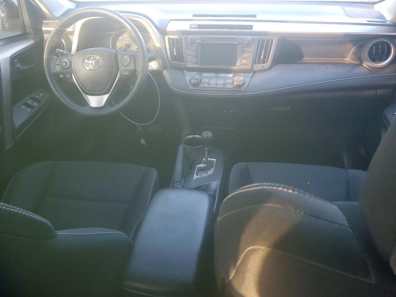 2015 TOYOTA RAV4 XLE photo 8