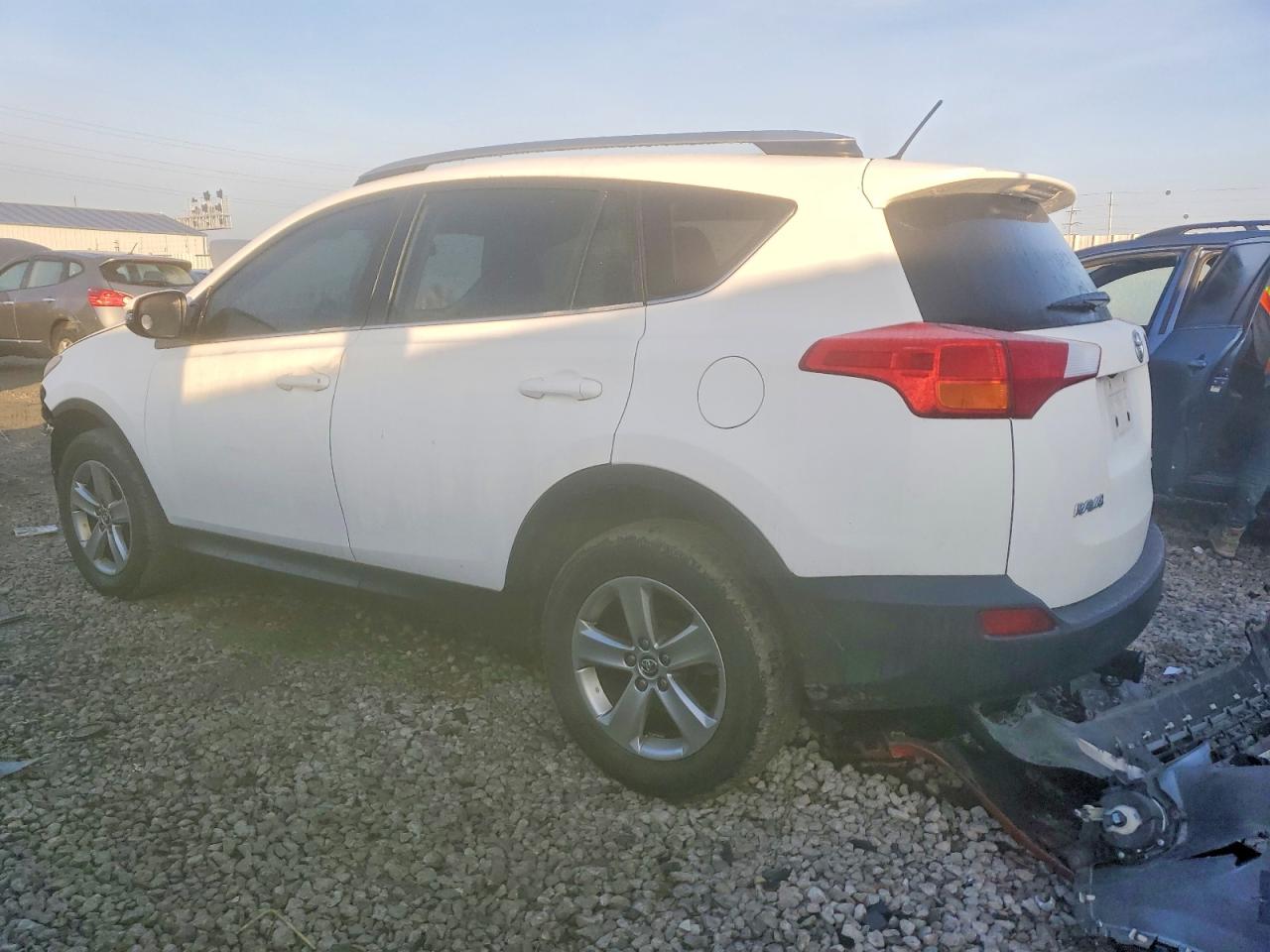 2015 TOYOTA RAV4 XLE photo 2