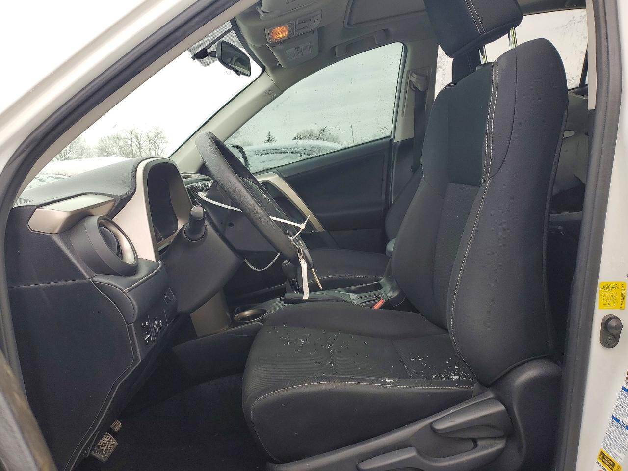 2015 TOYOTA RAV4 XLE photo 7