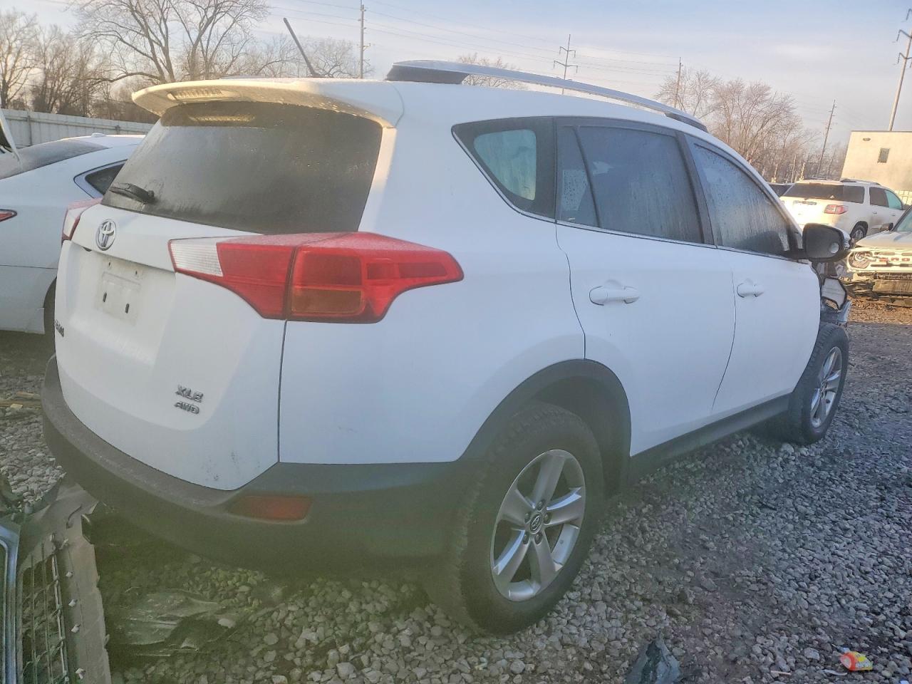 2015 TOYOTA RAV4 XLE photo 3