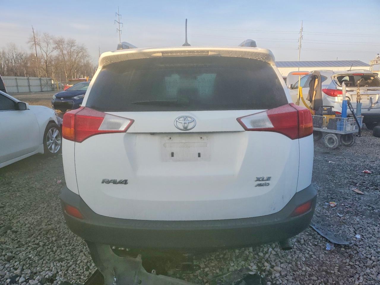 2015 TOYOTA RAV4 XLE photo 6