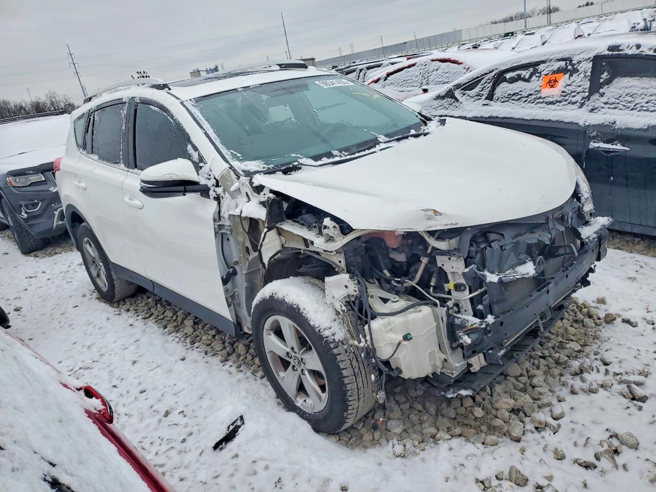 2015 TOYOTA RAV4 XLE photo 4
