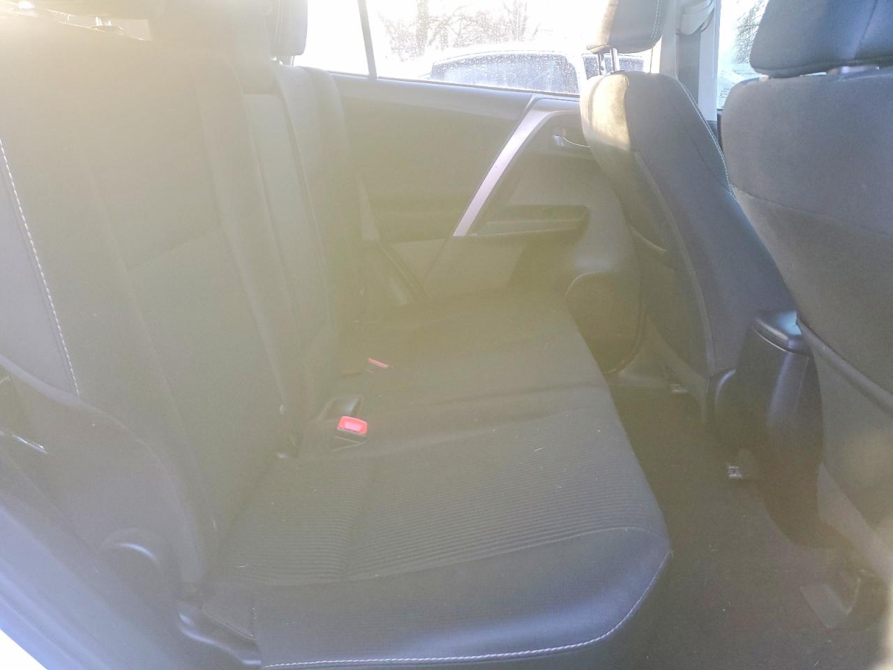 2015 TOYOTA RAV4 XLE photo 11