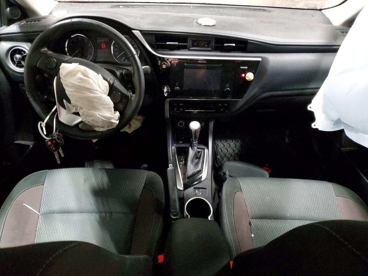 2017 TOYOTA COROLLA L photo 8