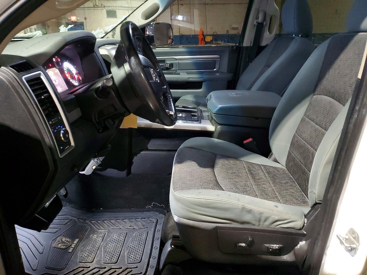 2013 RAM 1500 SLT photo 19