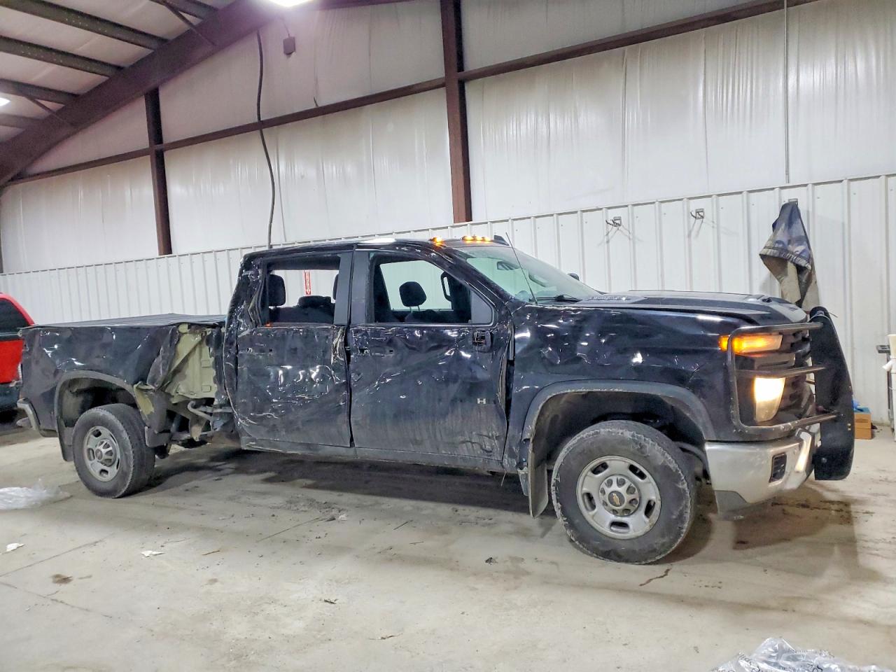 2025 CHEVROLET SILVERADO K2500 HEAVY DUTY photo 4