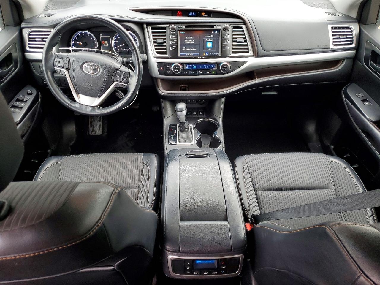 2017 TOYOTA HIGHLANDER LE photo 15