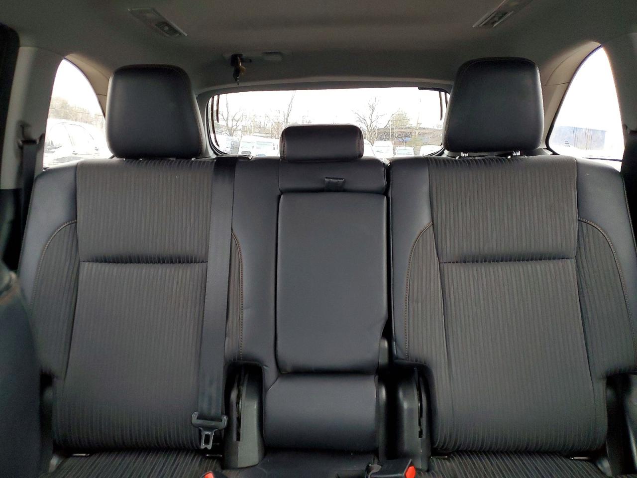 2017 TOYOTA HIGHLANDER LE photo 19