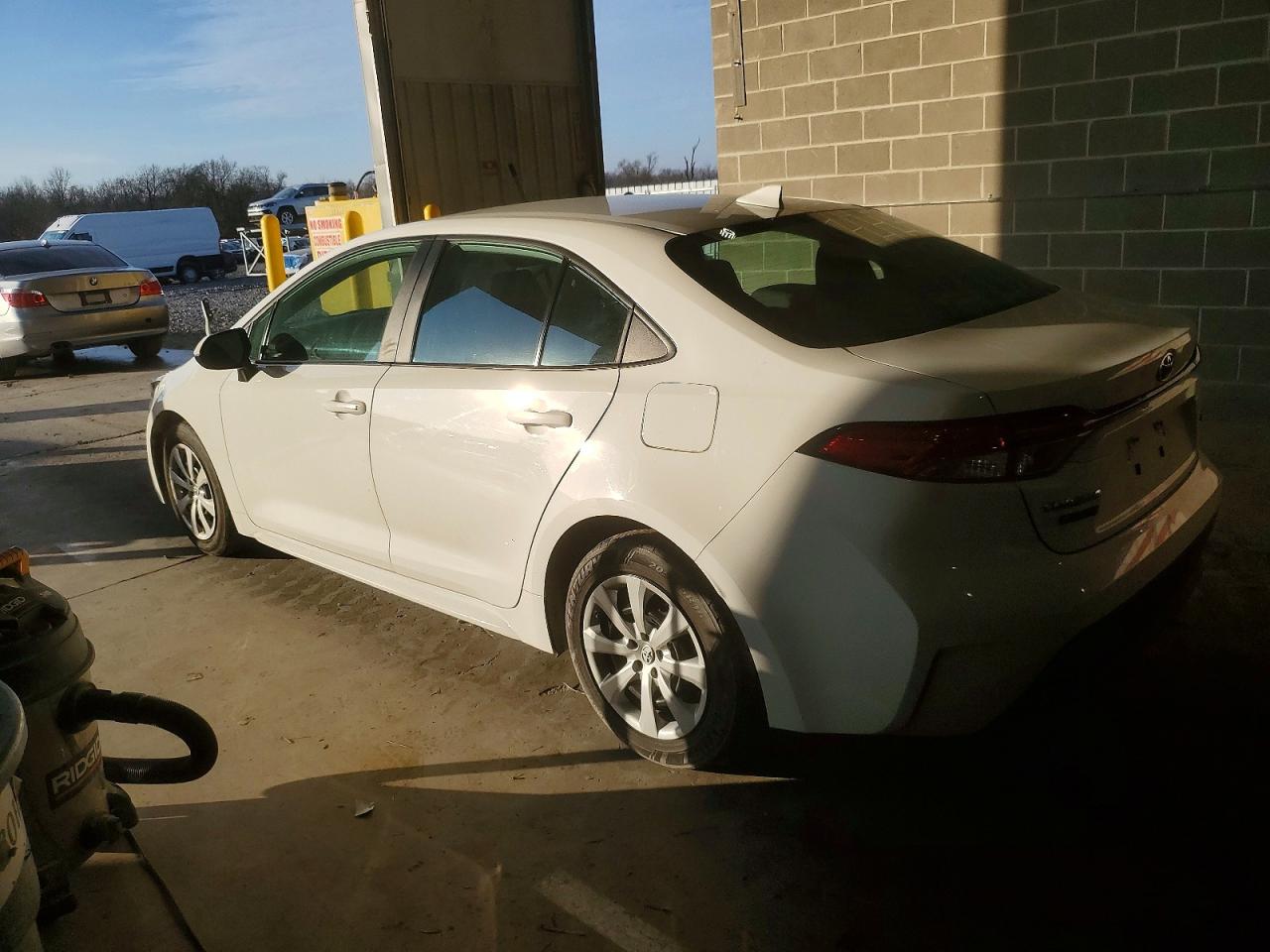 2023 TOYOTA COROLLA LE photo 3