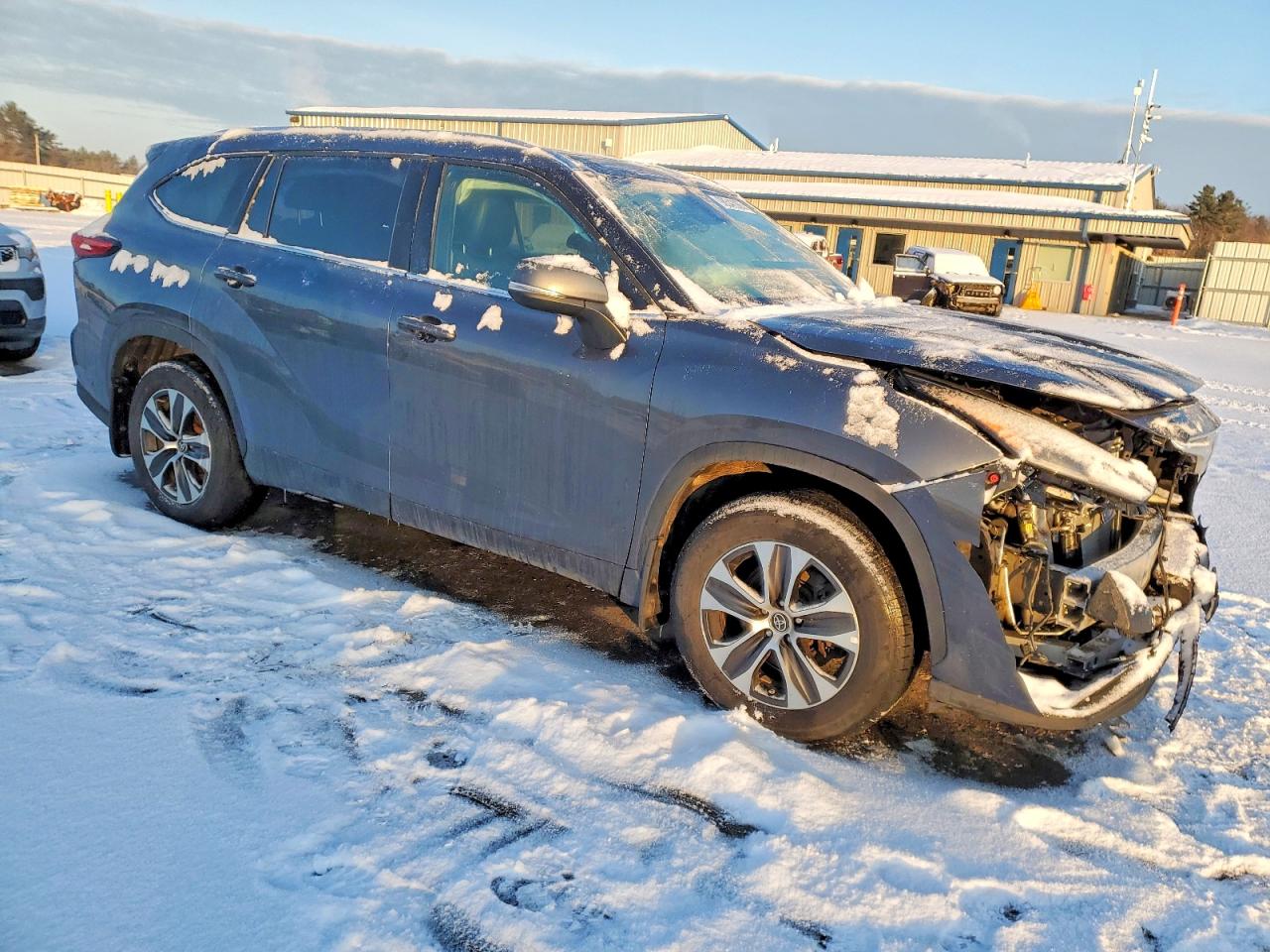 2021 TOYOTA HIGHLANDER XLE photo 4