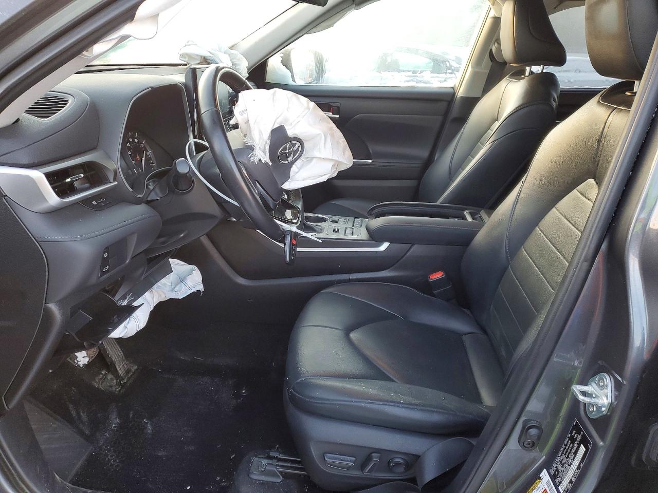2021 TOYOTA HIGHLANDER XLE photo 7