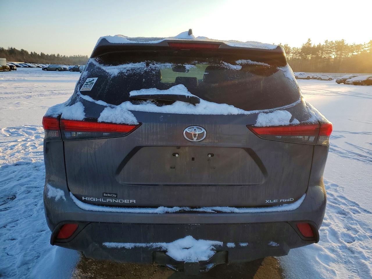 2021 TOYOTA HIGHLANDER XLE photo 6