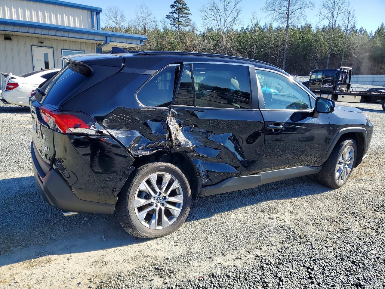 2022 TOYOTA RAV4 XLE PREMIUM photo 3