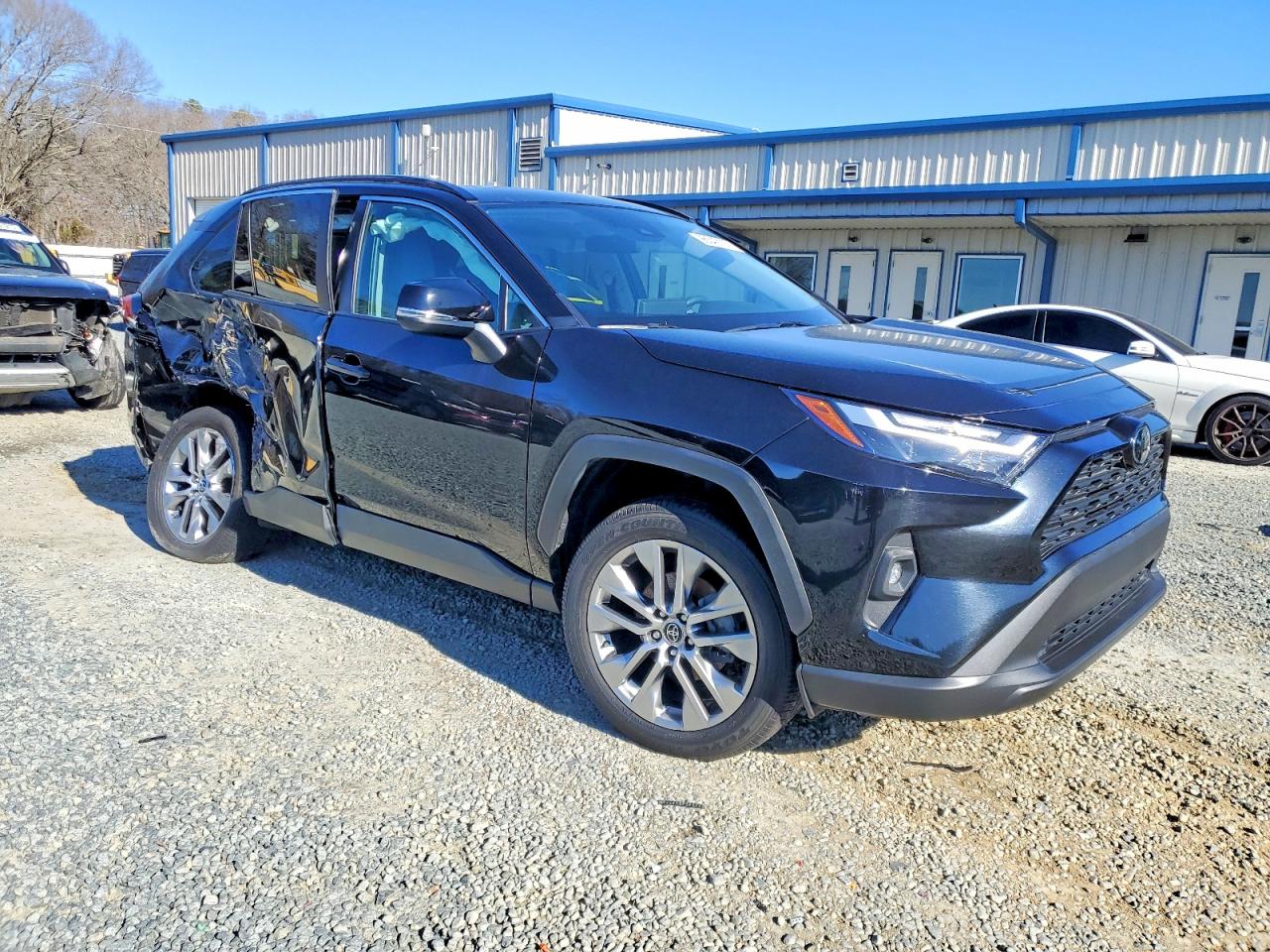 2022 TOYOTA RAV4 XLE PREMIUM photo 4