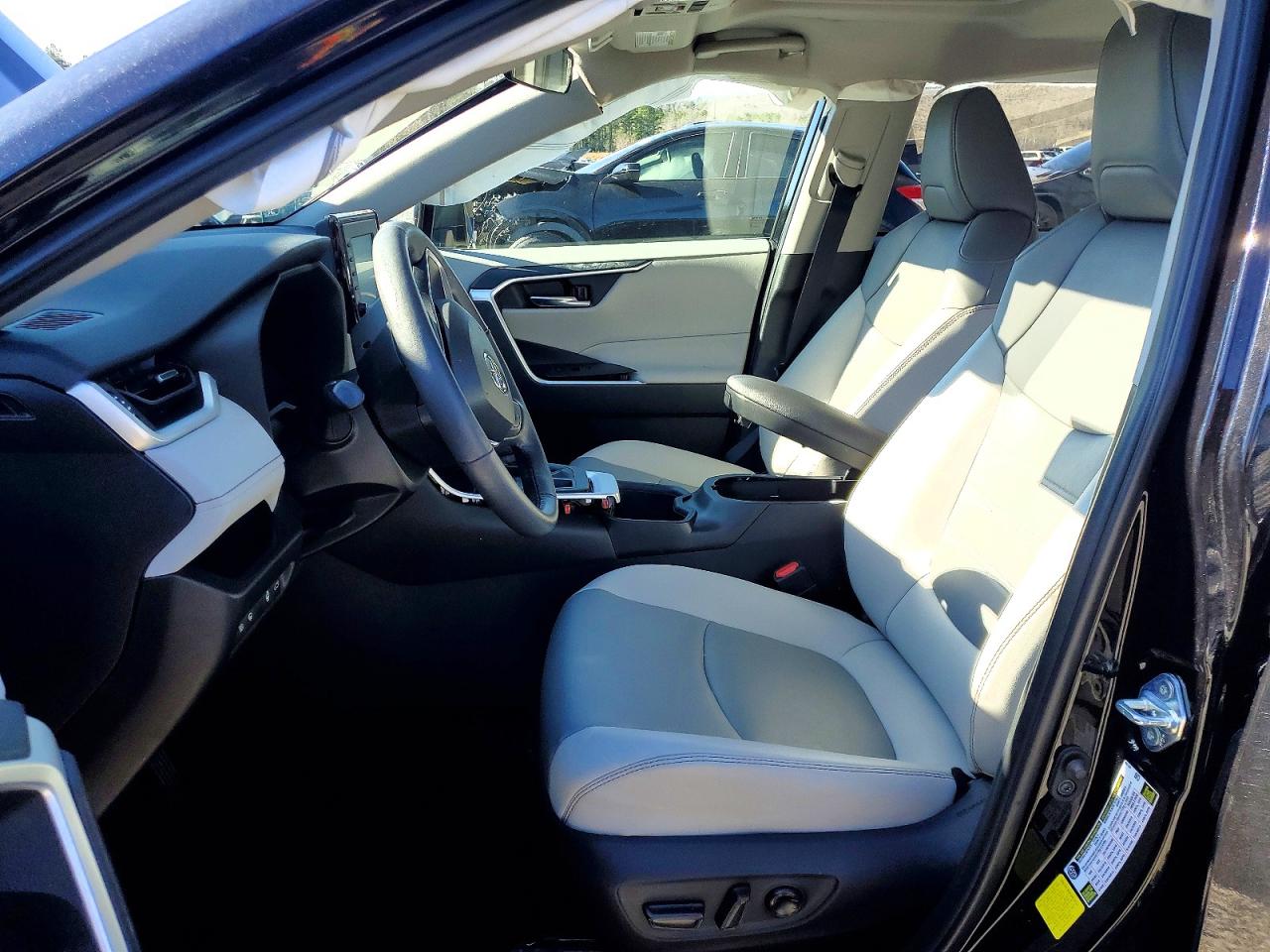 2022 TOYOTA RAV4 XLE PREMIUM photo 7