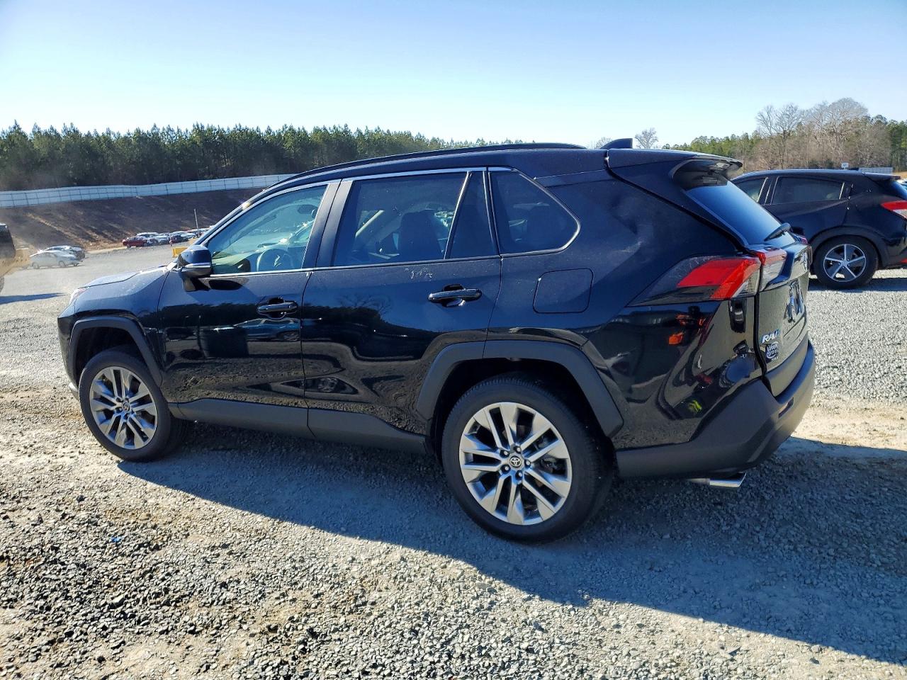 2022 TOYOTA RAV4 XLE PREMIUM photo 2