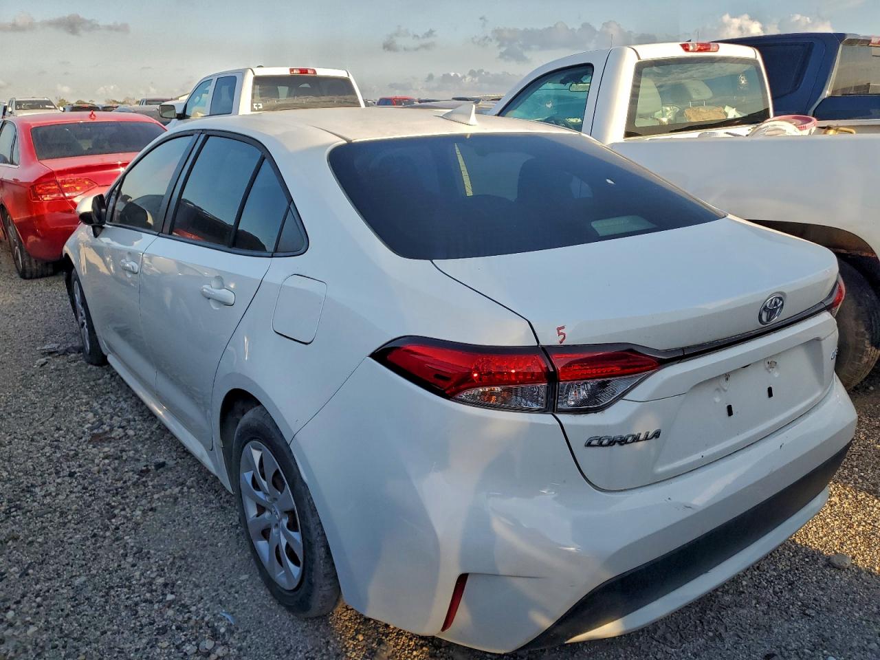 2021 TOYOTA COROLLA LE photo 2
