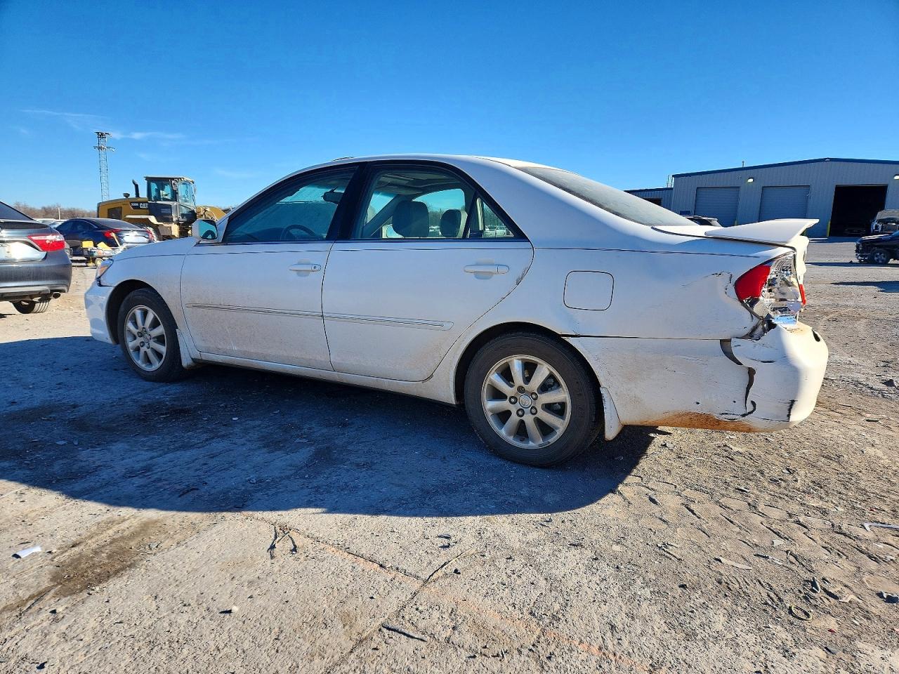 2002 TOYOTA CAMRY LE photo 2