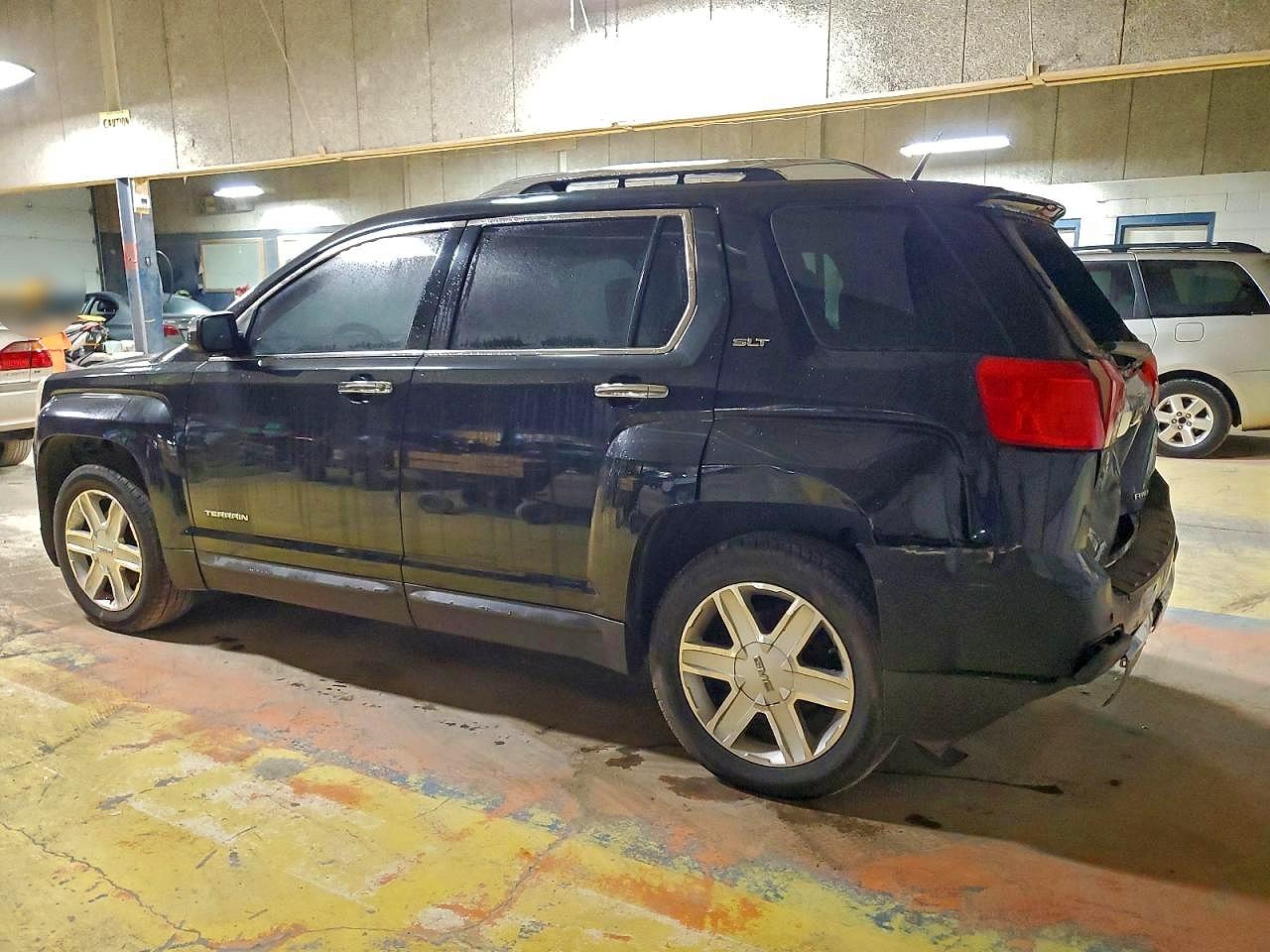 2011 GMC TERRAIN SLT photo 2