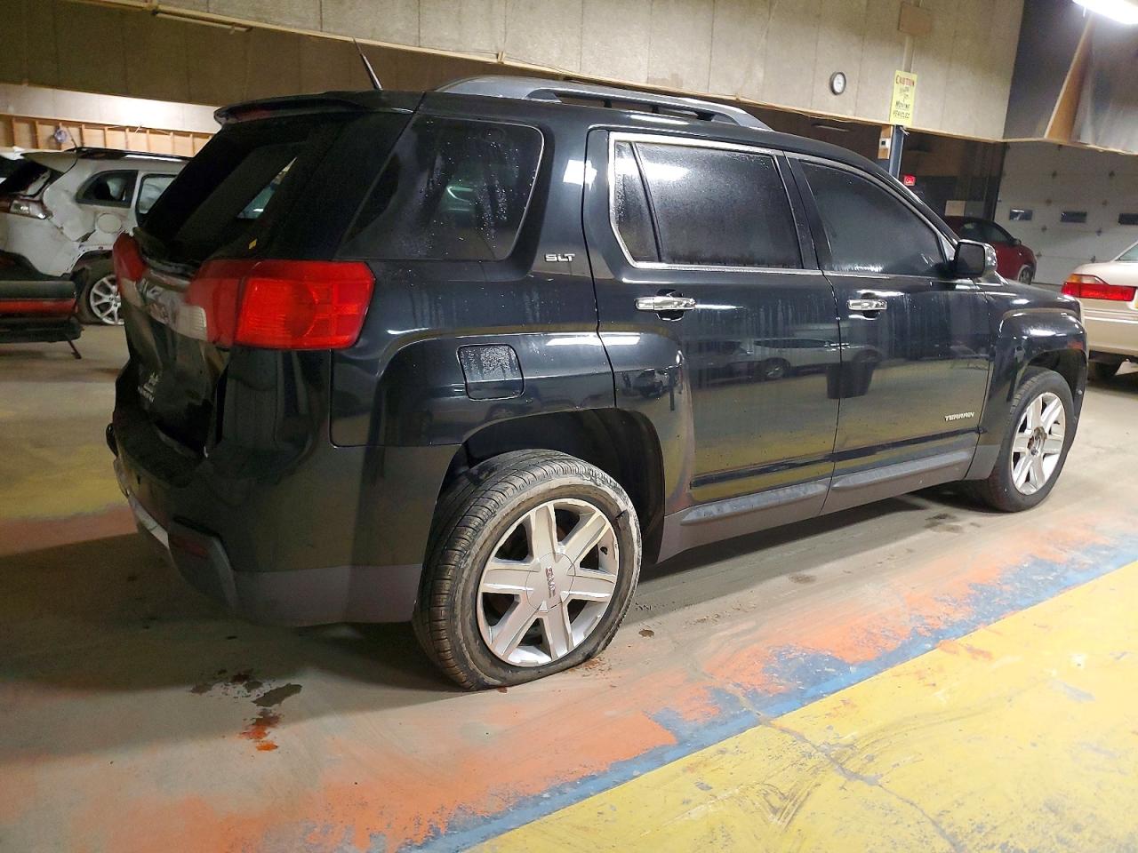 2011 GMC TERRAIN SLT photo 3