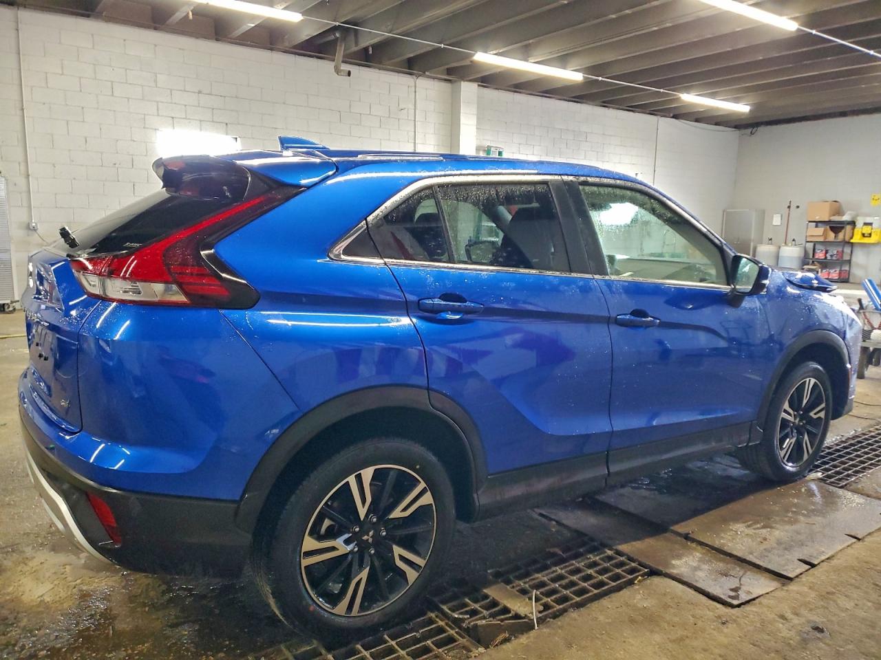 2025 MITSUBISHI ECLIPSE CROSS SE photo 3