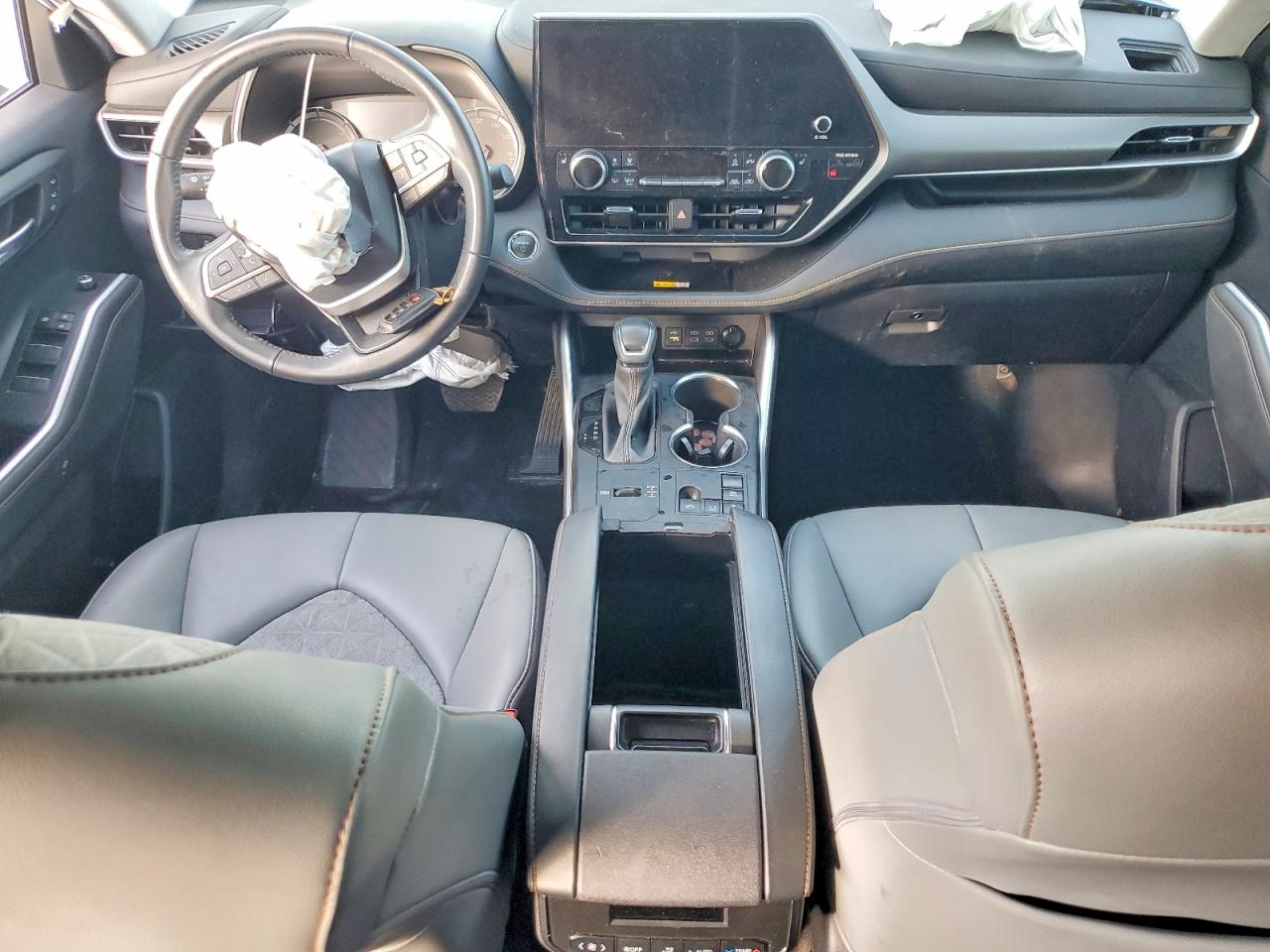 2023 TOYOTA HIGHLANDER HYBRID BRONZE EDITION photo 8