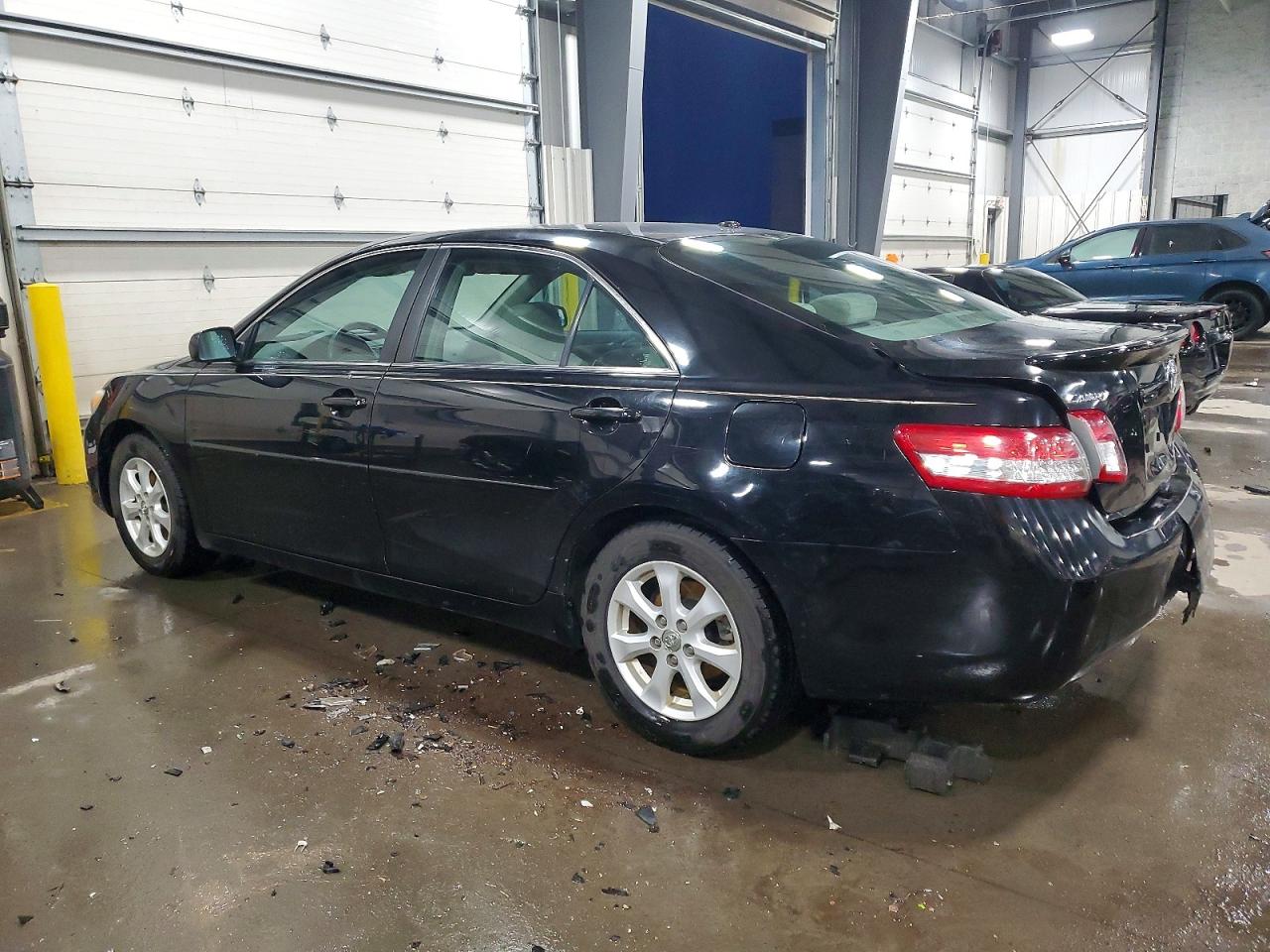2011 TOYOTA CAMRY BASE photo 2