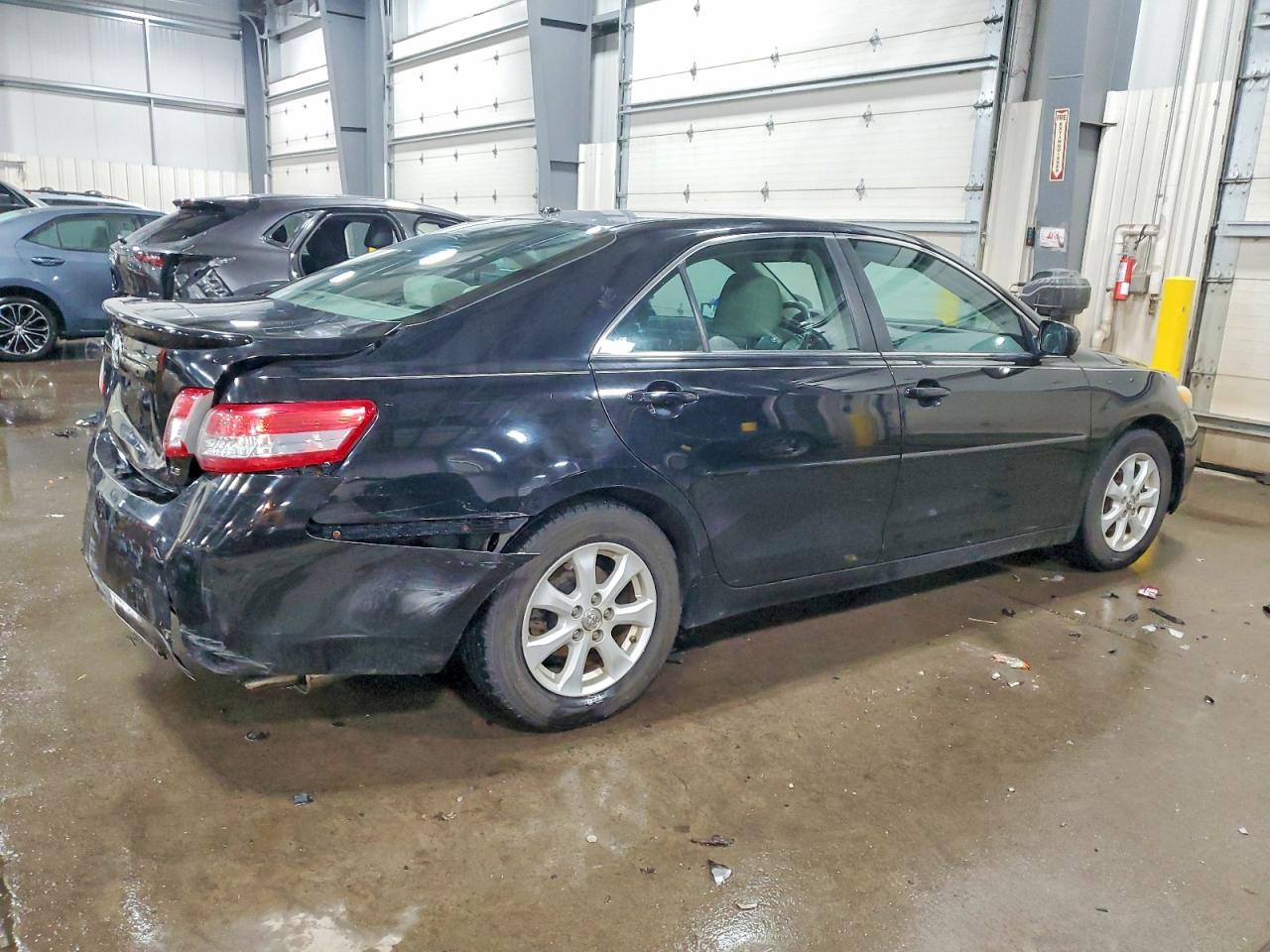 2011 TOYOTA CAMRY BASE photo 3