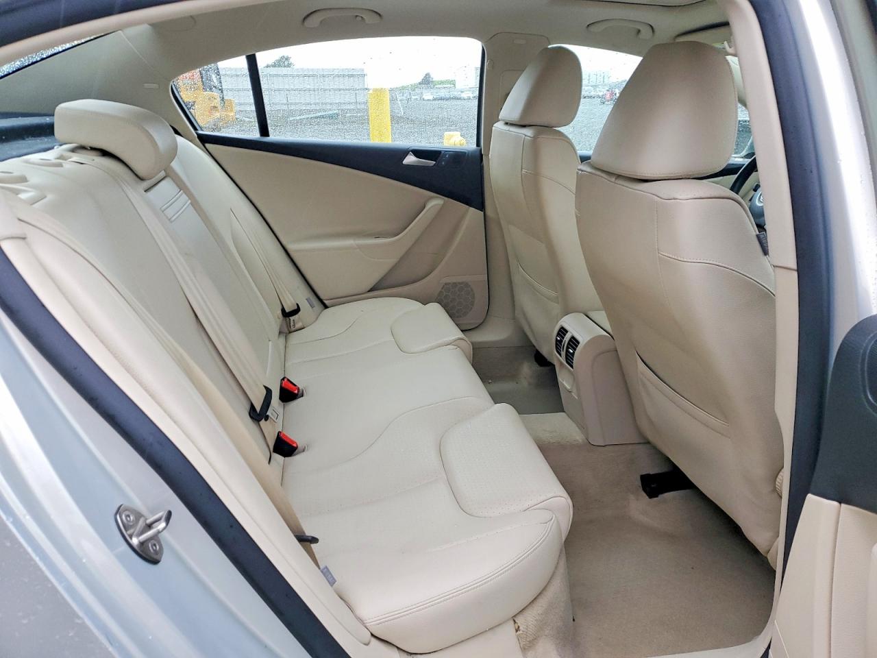 2010 VOLKSWAGEN PASSAT KOMFORT photo 28