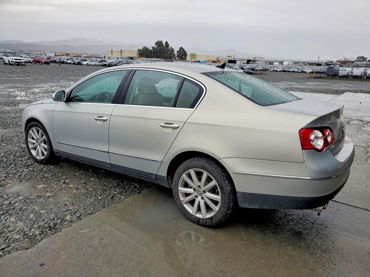 2010 VOLKSWAGEN PASSAT KOMFORT photo 4
