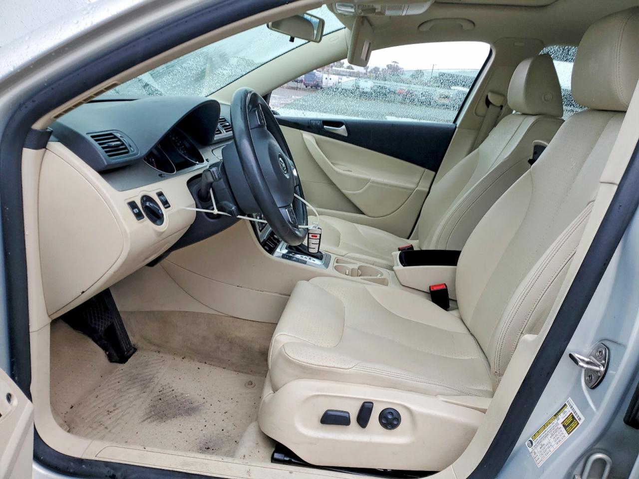2010 VOLKSWAGEN PASSAT KOMFORT photo 19