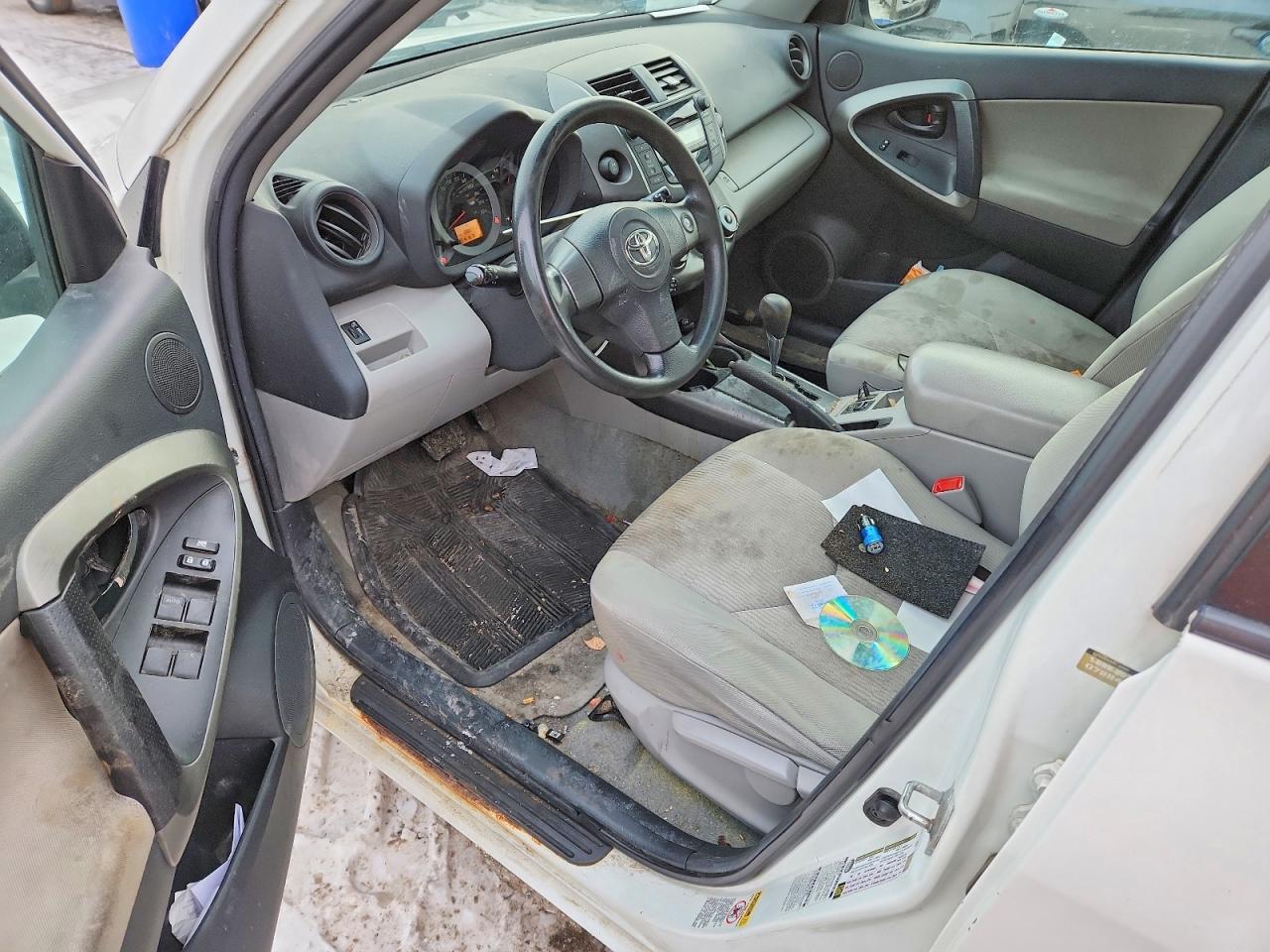 2011 TOYOTA RAV4 photo 8