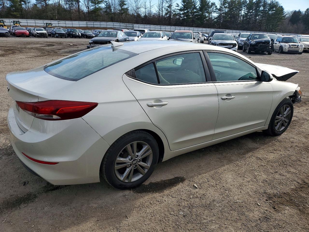 2017 HYUNDAI ELANTRA SE photo 3