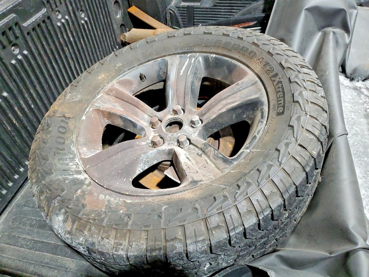 2004 DODGE RAM 1500 ST photo 12