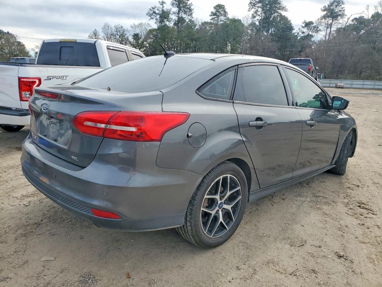 2017 FORD FOCUS SEL photo 3