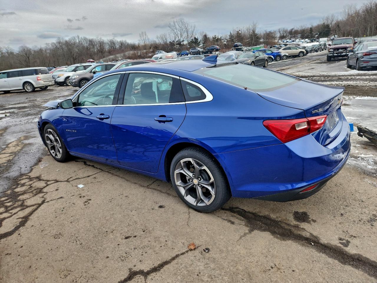 2023 CHEVROLET MALIBU LT photo 3