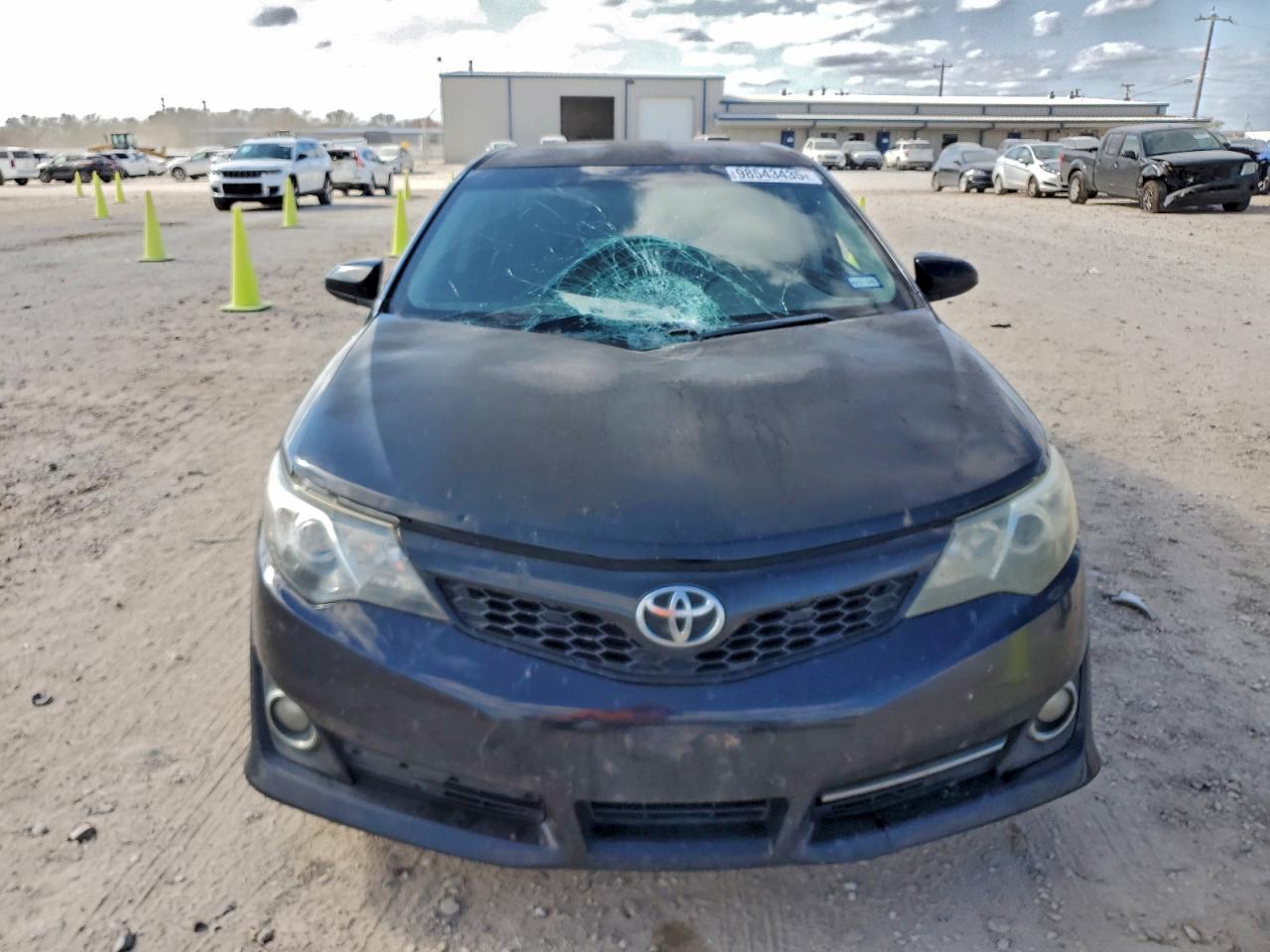 2014 TOYOTA CAMRY L photo 5