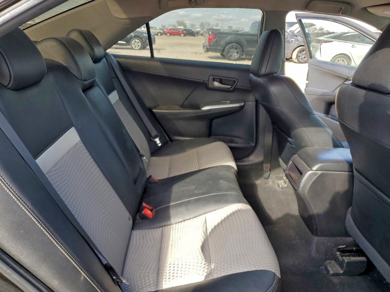 2014 TOYOTA CAMRY L photo 10