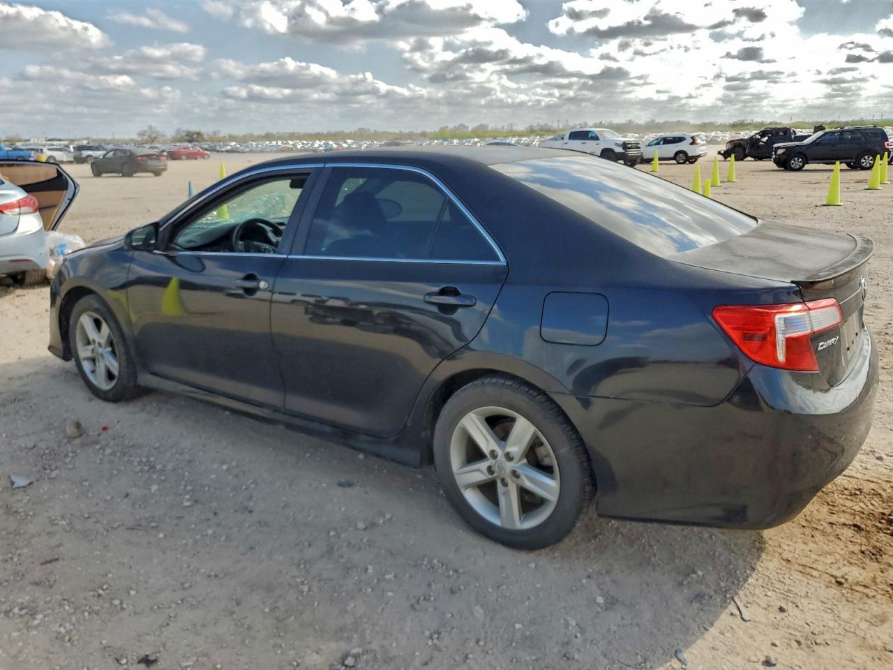 2014 TOYOTA CAMRY L photo 2