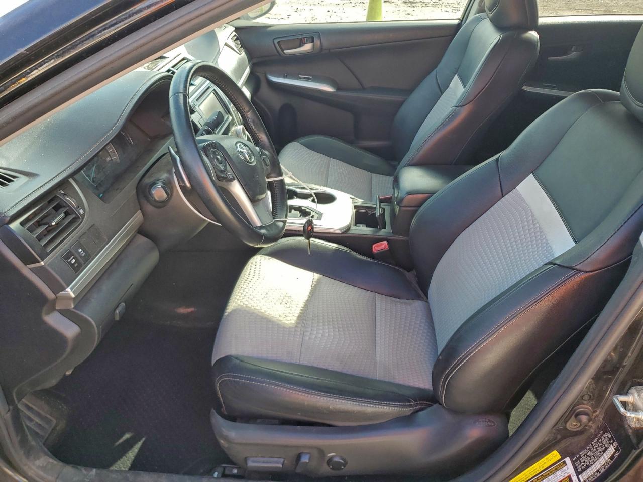 2014 TOYOTA CAMRY L photo 7
