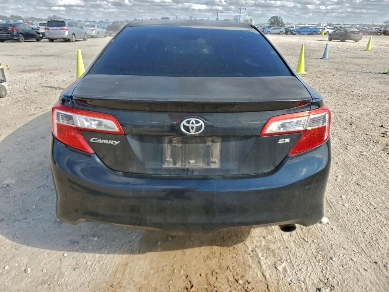 2014 TOYOTA CAMRY L photo 6