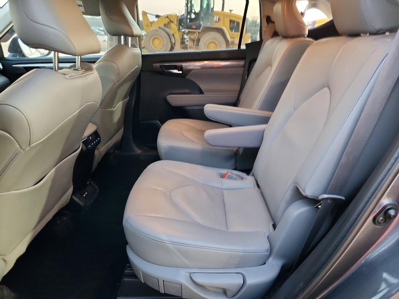 2021 TOYOTA HIGHLANDER LIMITED photo 10